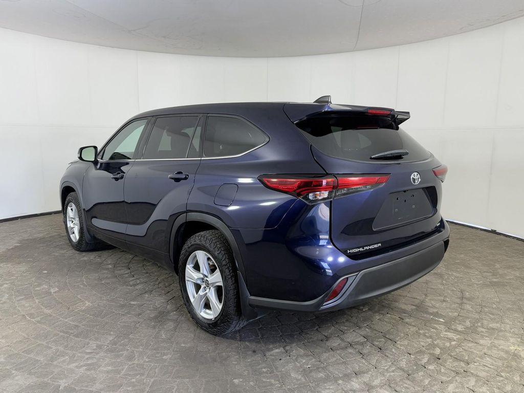 used 2022 Toyota Highlander car, priced at $27,500