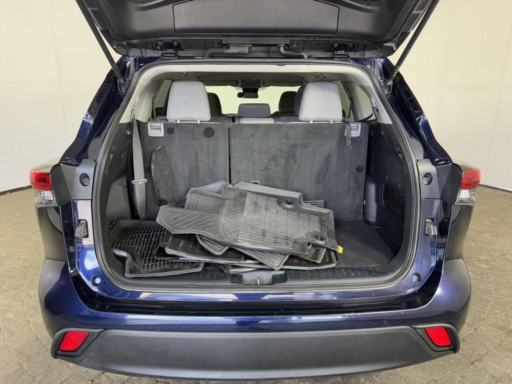 used 2022 Toyota Highlander car, priced at $27,500