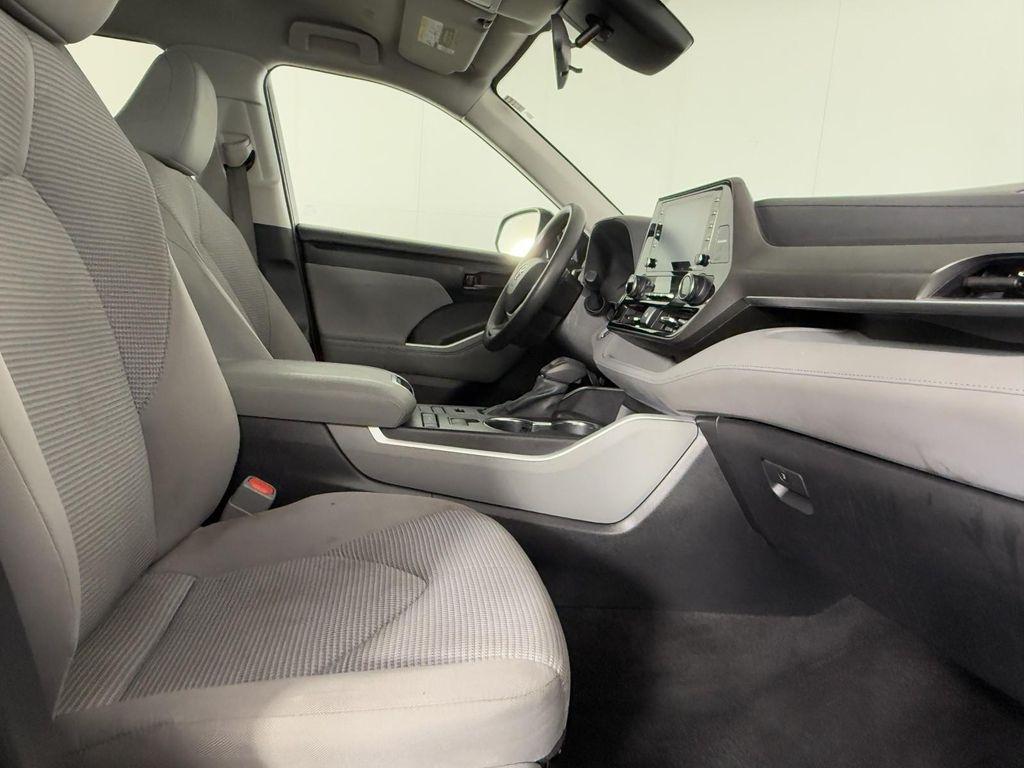used 2022 Toyota Highlander car, priced at $27,500