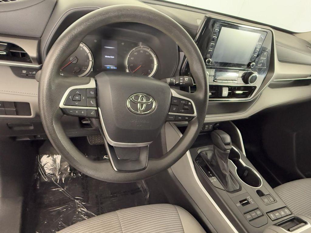 used 2022 Toyota Highlander car, priced at $27,500