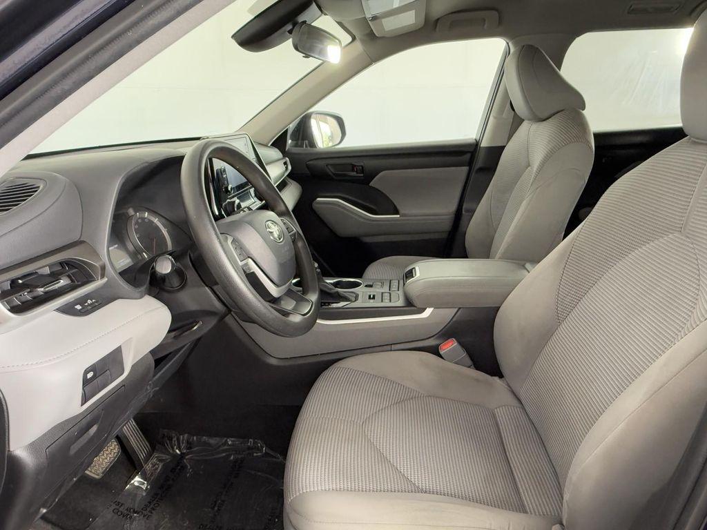 used 2022 Toyota Highlander car, priced at $27,500