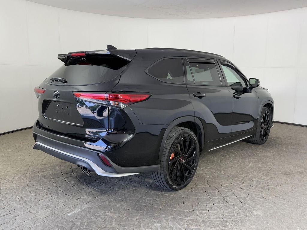 used 2022 Toyota Highlander car, priced at $40,500