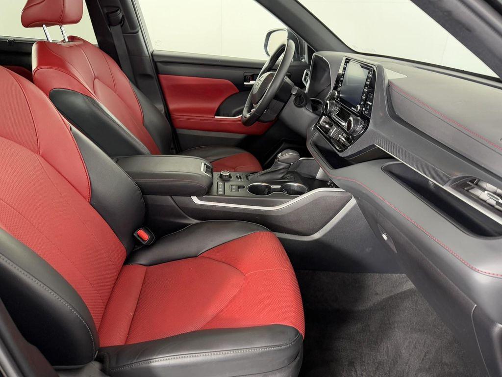 used 2022 Toyota Highlander car, priced at $40,500