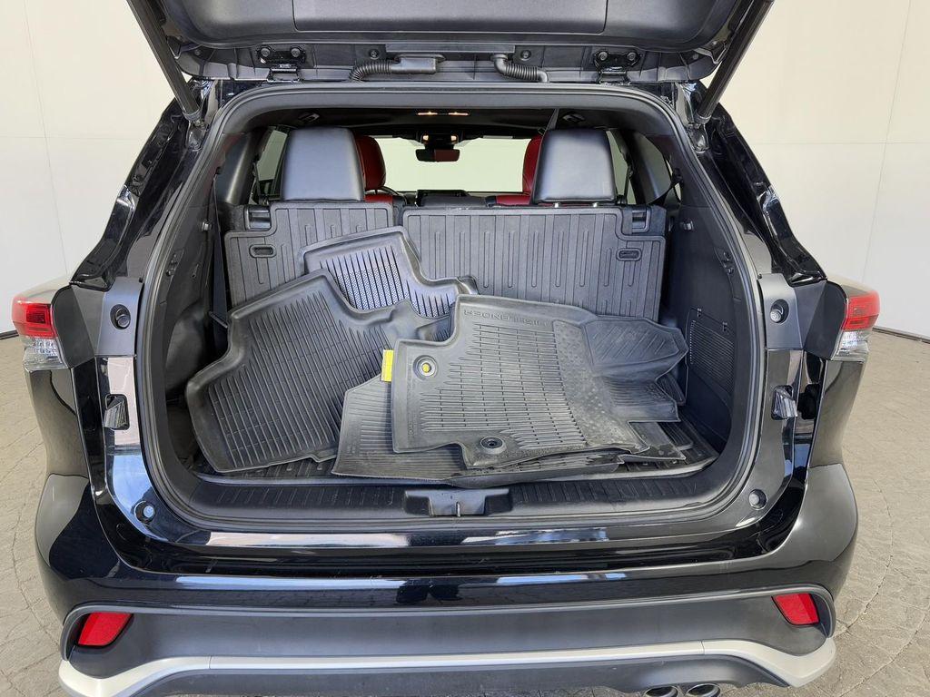 used 2022 Toyota Highlander car, priced at $40,500