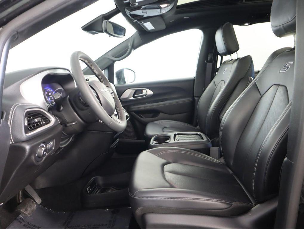 used 2023 Chrysler Pacifica car, priced at $35,998