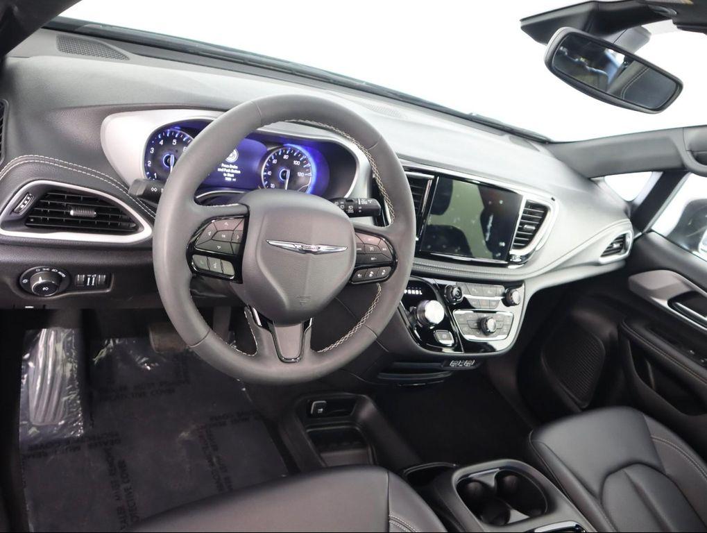 used 2023 Chrysler Pacifica car, priced at $35,998
