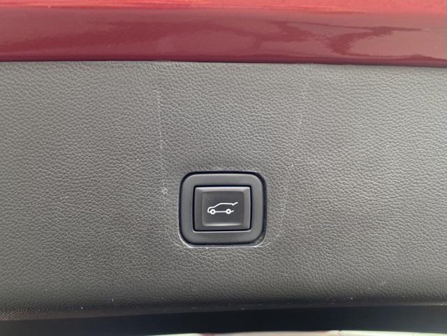 used 2020 Chevrolet Traverse car, priced at $26,588