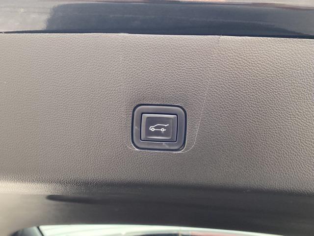 used 2022 Chevrolet Traverse car, priced at $31,988
