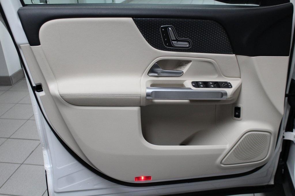 used 2025 Mercedes-Benz GLB 250 car, priced at $39,498