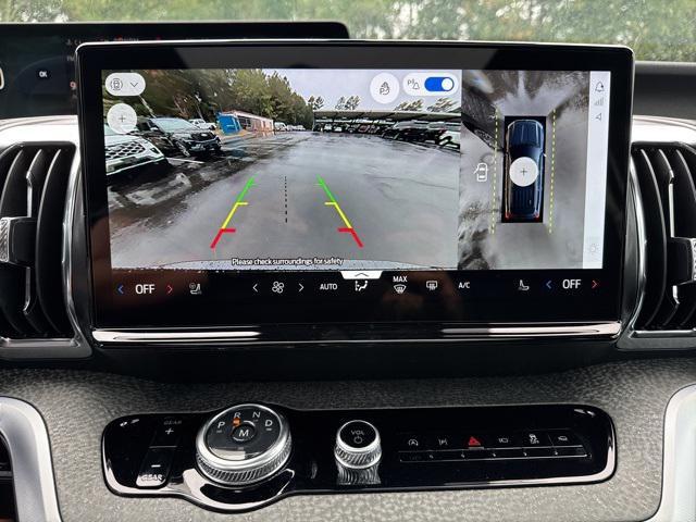 new 2025 Ford Expedition car, priced at $80,040