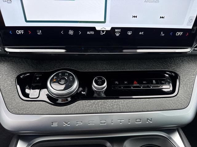 new 2025 Ford Expedition car, priced at $80,040