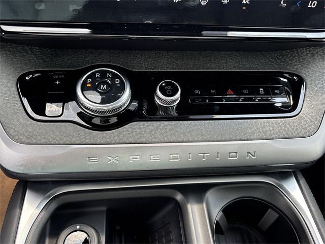 new 2025 Ford Expedition car, priced at $87,260