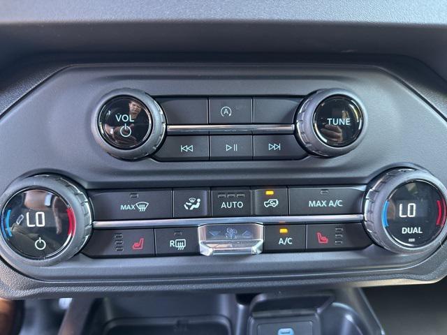 new 2025 Ford Bronco car, priced at $43,017