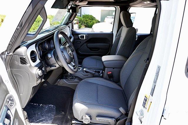 new 2025 Jeep Gladiator car, priced at $45,929