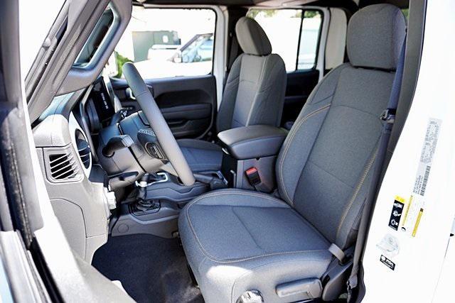 new 2025 Jeep Gladiator car, priced at $45,929