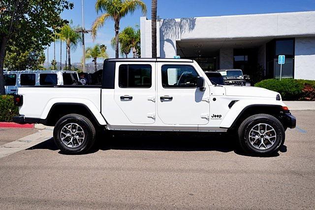 new 2025 Jeep Gladiator car, priced at $45,929