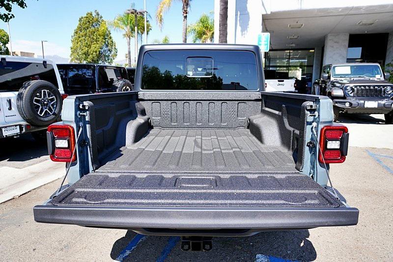 new 2025 Jeep Gladiator car, priced at $46,013