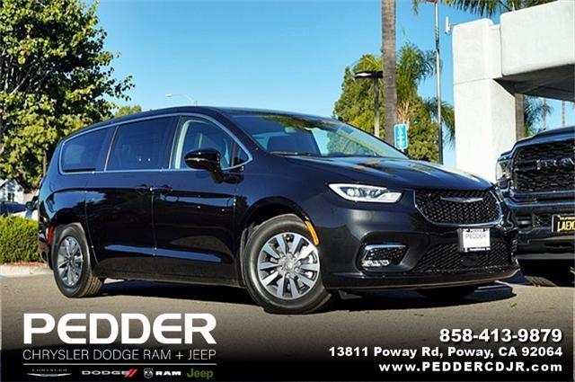 new 2024 Chrysler Pacifica Hybrid car, priced at $40,776