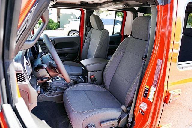 new 2025 Jeep Gladiator car, priced at $48,683
