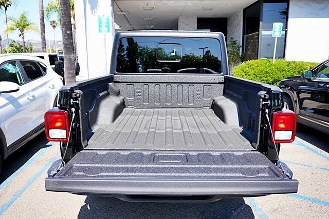 new 2025 Jeep Gladiator car, priced at $43,092