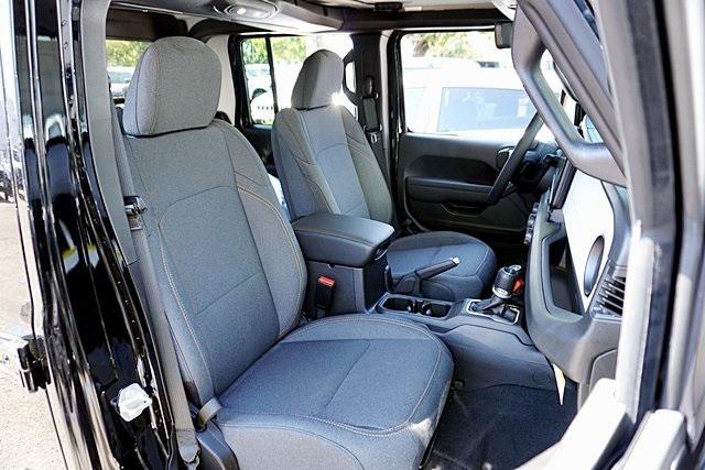 new 2025 Jeep Gladiator car, priced at $43,092