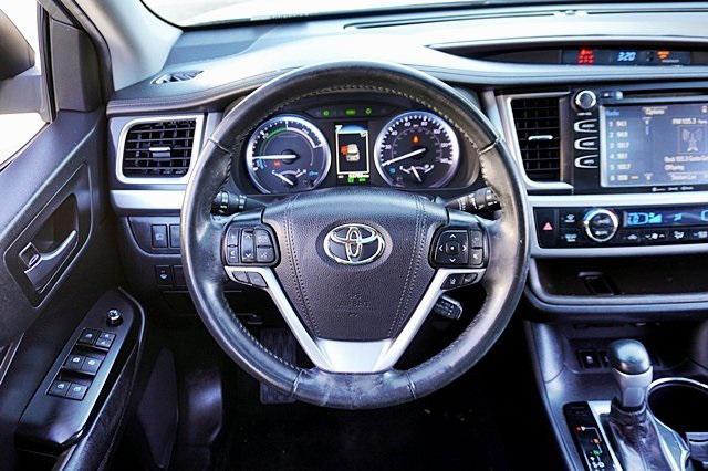 used 2019 Toyota Highlander Hybrid car, priced at $33,278