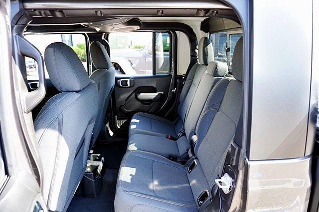 new 2025 Jeep Gladiator car, priced at $48,683