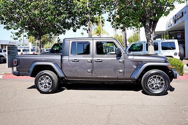 new 2025 Jeep Gladiator car, priced at $48,683