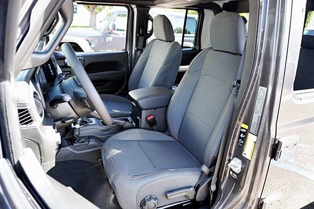 new 2025 Jeep Gladiator car, priced at $48,683