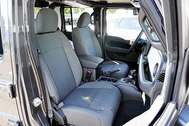 new 2025 Jeep Gladiator car, priced at $48,683