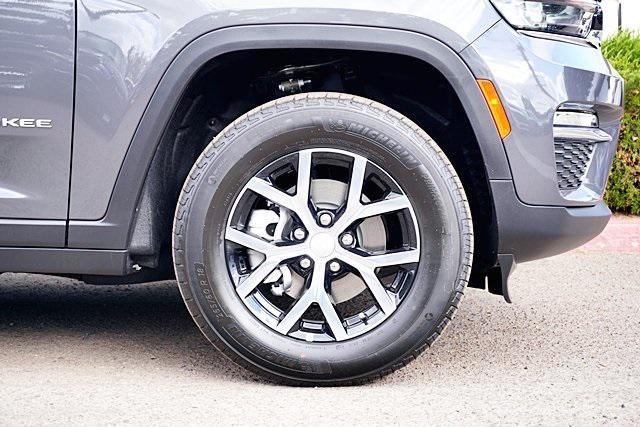 new 2025 Jeep Grand Cherokee car, priced at $41,404