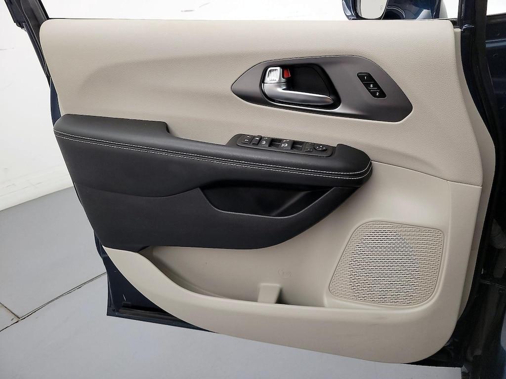 used 2022 Chrysler Pacifica car, priced at $35,998