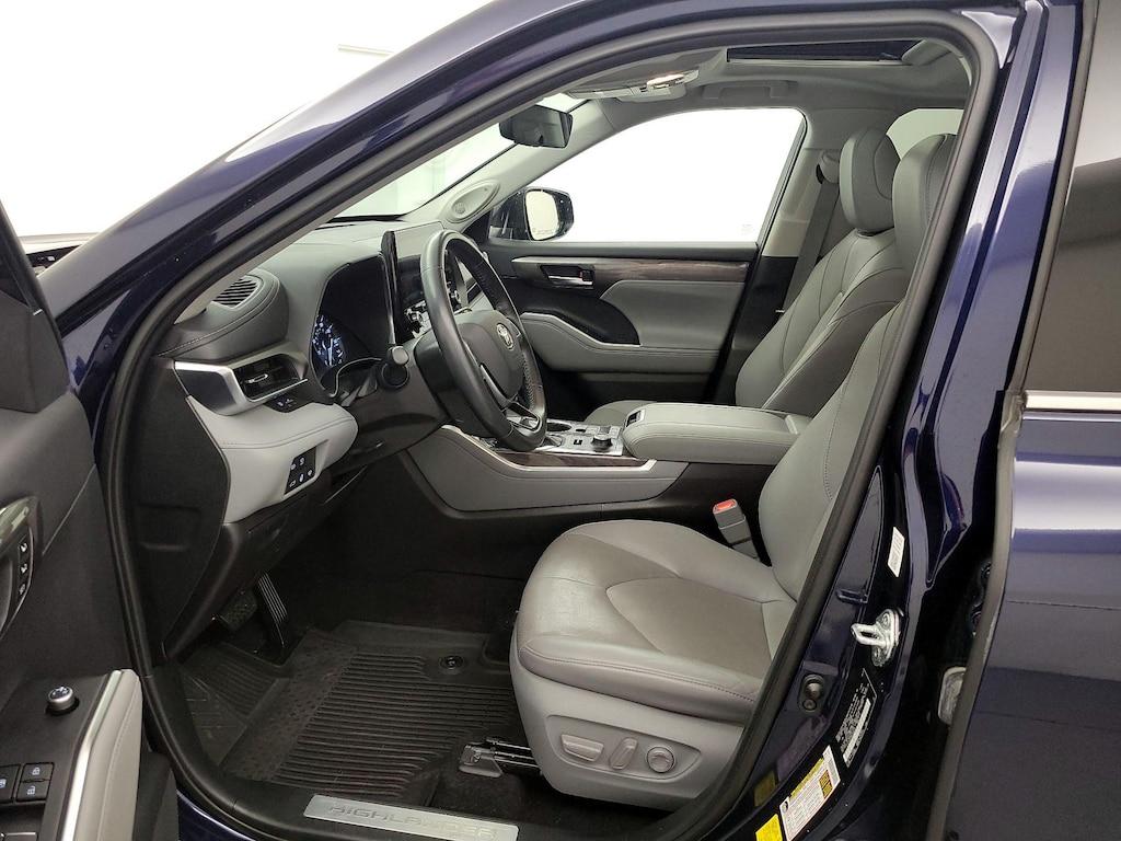 used 2021 Toyota Highlander car, priced at $39,998