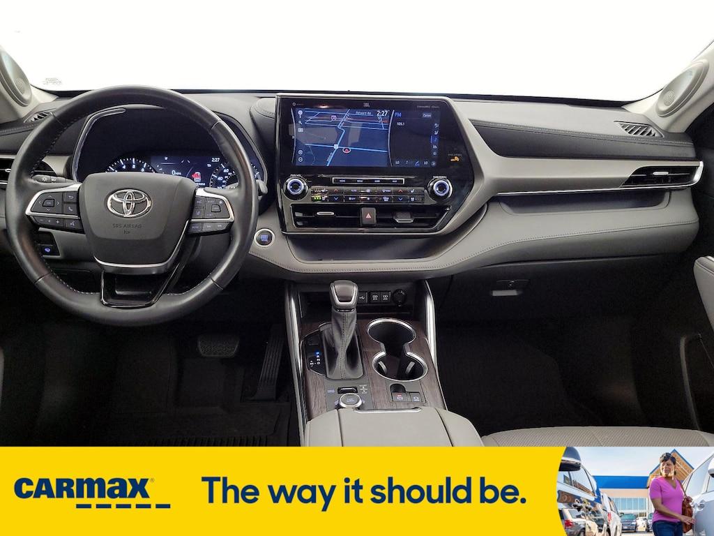 used 2021 Toyota Highlander car, priced at $39,998