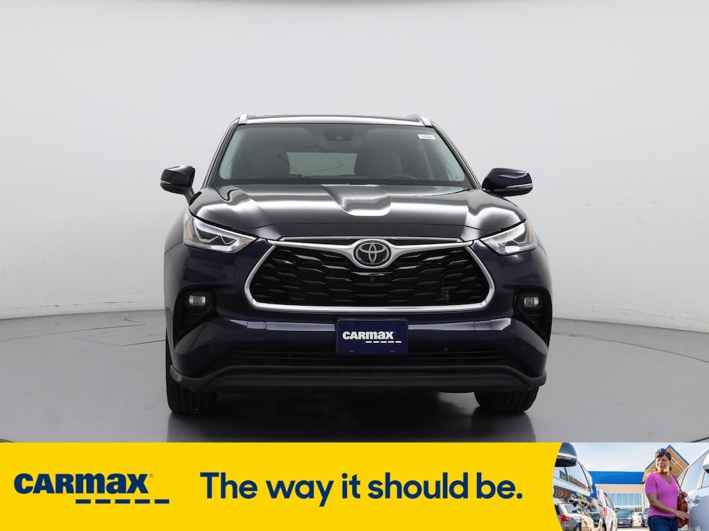 used 2021 Toyota Highlander car, priced at $39,998