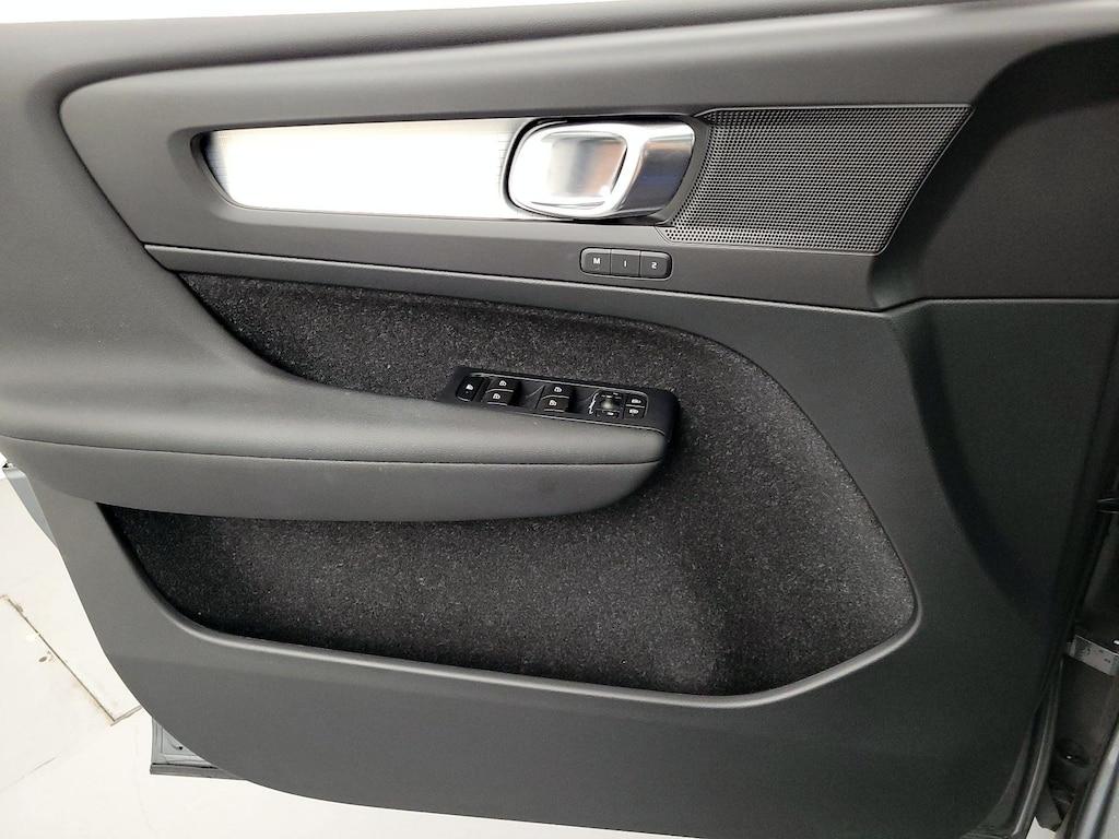 used 2019 Volvo XC40 car, priced at $24,998