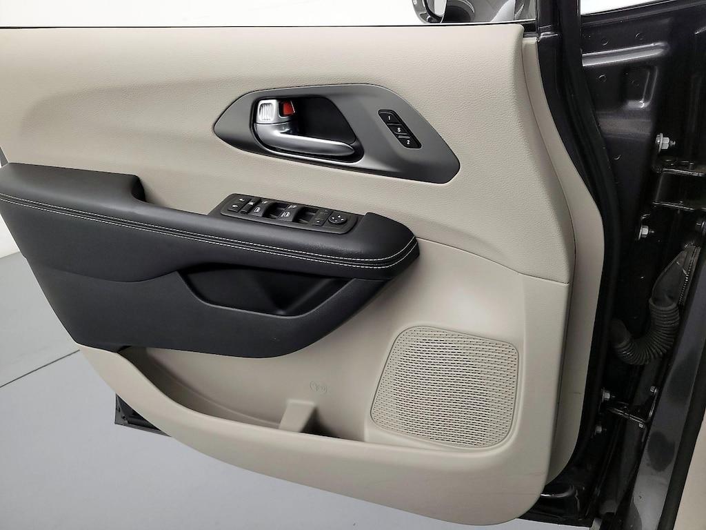 used 2022 Chrysler Pacifica car, priced at $34,998