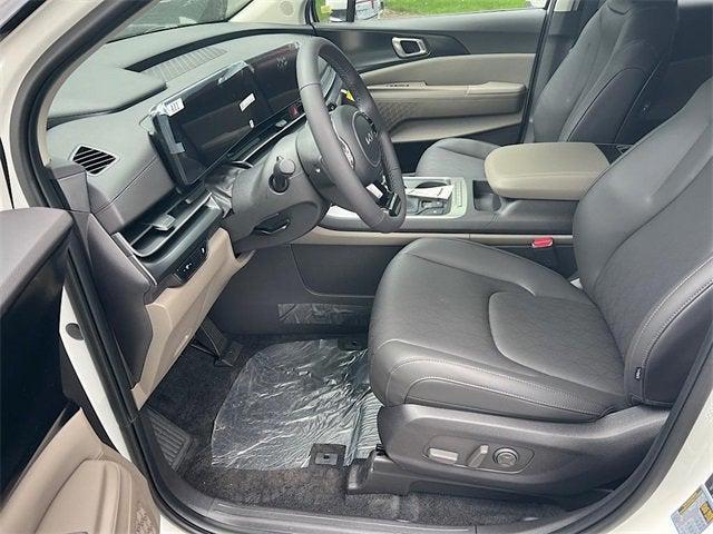 new 2025 Kia Carnival car, priced at $40,570
