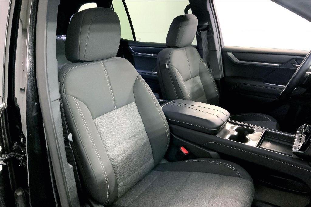 used 2025 GMC Acadia car, priced at $31,000