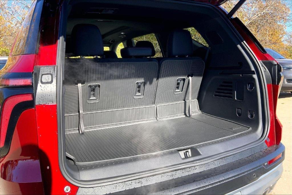 new 2026 Chevrolet Traverse car, priced at $54,615