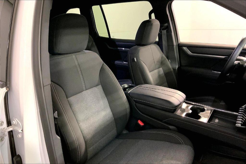 used 2025 GMC Acadia car, priced at $34,500