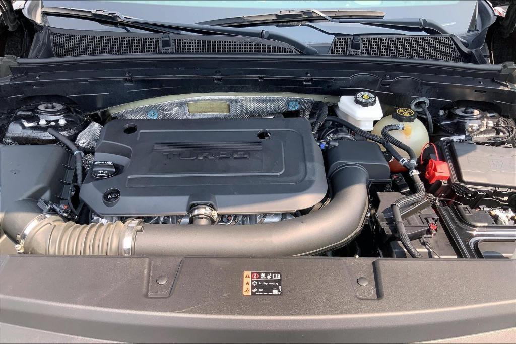 used 2023 Buick Envision car, priced at $23,000