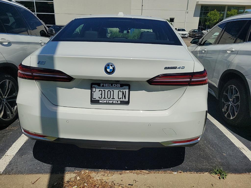 new 2024 BMW i5 car