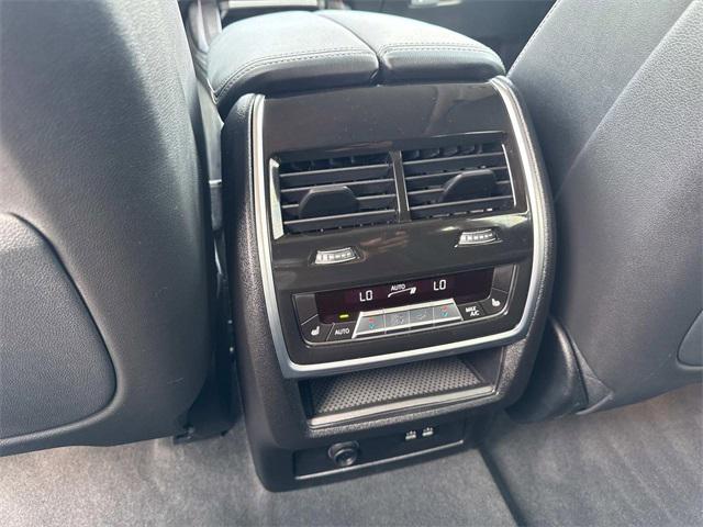new 2025 BMW X7 car