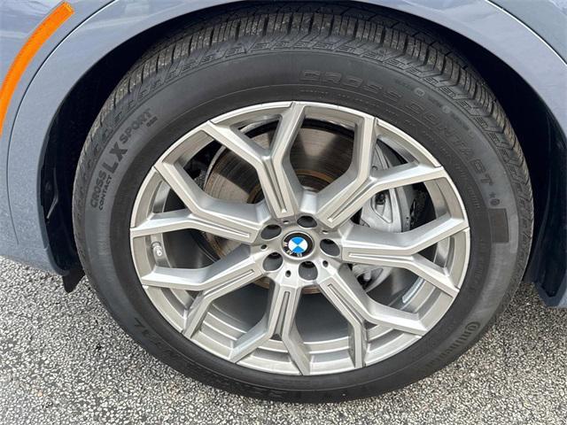 new 2025 BMW X7 car