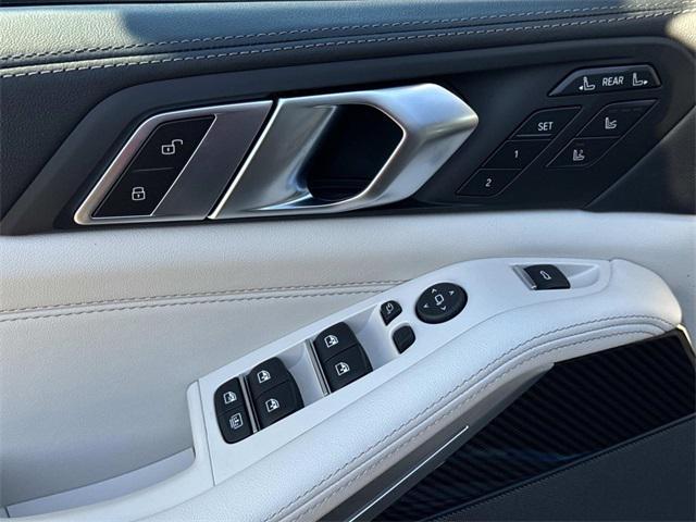 new 2026 BMW X7 car, priced at $125,275