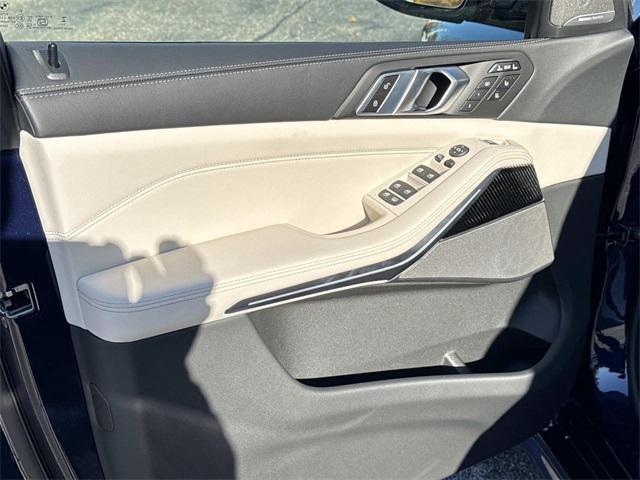 new 2026 BMW X7 car, priced at $125,275