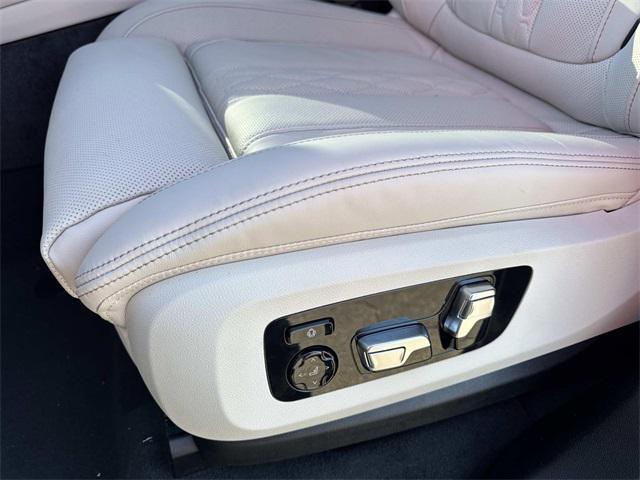 new 2026 BMW X7 car, priced at $125,275