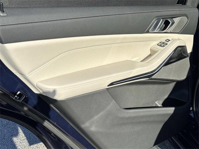 new 2026 BMW X7 car, priced at $125,275