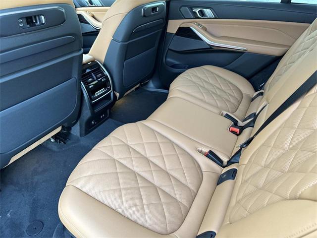 new 2026 BMW X7 car, priced at $93,625